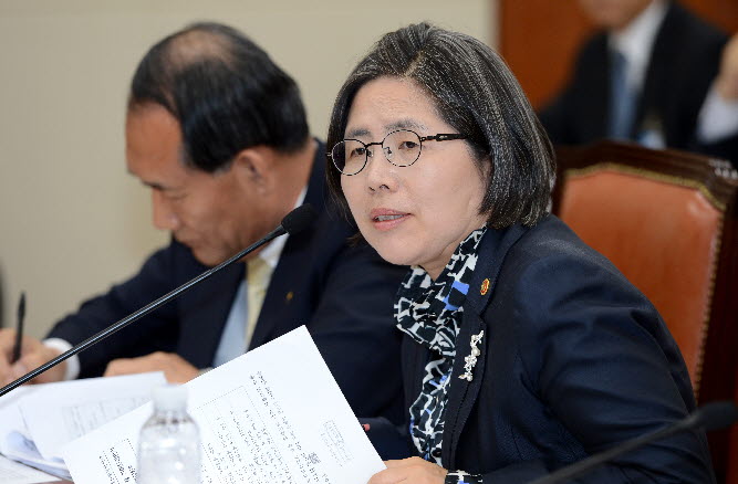 김영란 전 대법관 부부, 조선일보 기자에 2억원대 손배소..왜?