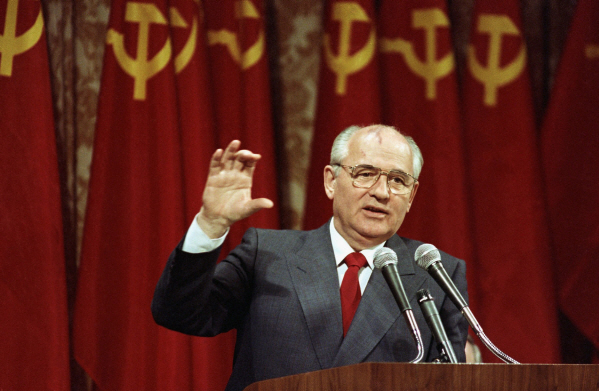 미하일 고르바초프 전 소련 대통령이 지난 1990년 6월5일 샌프란시스코에서 연설하는 모습