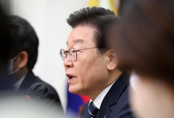이재명 더불어민주당 대표가 20일 오전 서울 여의도 국회에서 열린 최고위원회의에서 발언하고 있다.
