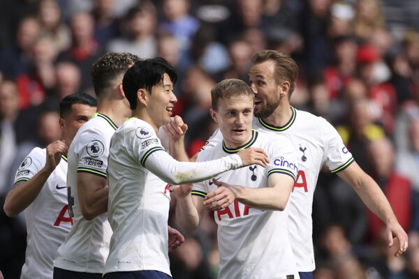 Tottenham's Son Heung-min, center, is congratulated by teammates after scoring his side's opening goal during the English Premier League soccer match between Tottenham Hotspur and Bournemouth at Tottenham Hotspur Stadium, in London, England, Saturday, April 15, 2023. (AP Photo/Ian Walton)