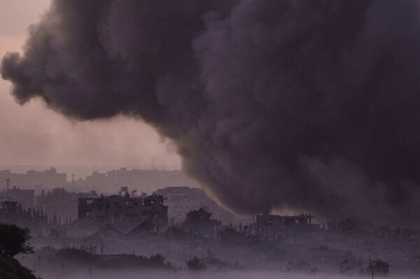 21일(현지시간) 이스라엘 공습으로 가자지구에서 연기가 피어오르는 모습. 2023.11.22.