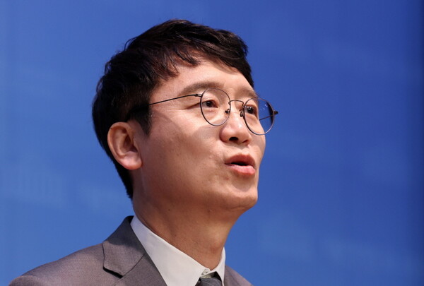 김웅 국민의힘 의원이 8일 오후 서울 여의도 국회 소통관에서 22대 총선 불출마 선언 기자회견을 하고 있다.