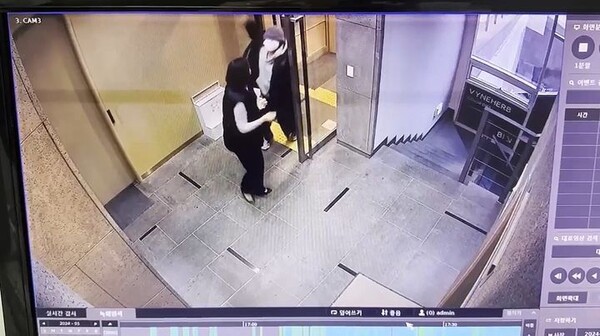 배현진 국민의힘 의원이 습격 당하는 현장 CCTV  촬영본 (제공=배현진 의원실)