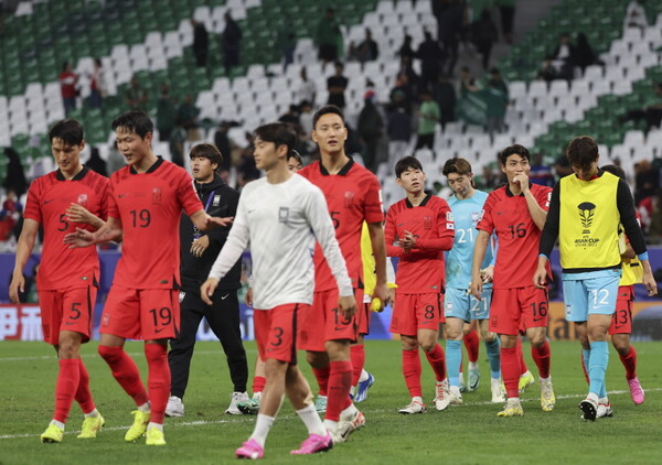 30일(현지시각) 카타르 알라이얀 에듀케이션 시티 스타디움에서 열린 아시아축구연맹(AFC) 2023 카타르 아시안컵 16강전 사우디아라비아 대 대한민국의 경기 승부차기에서 대한민국이 4:2로 승리를 거뒀다. 대한민국 축구 대표팀 선수들이 기뻐하고 있다.