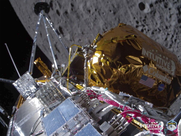 미국 민간 우주기업 인투이티브 머신스가 21일(현지시각) 제공한 사진에 달 착륙선 '오디세우스'가 달 궤도에 진입해 순항하고 있다. 오디세우스는 22일 오후 달 남극 근처 분화구 '말라퍼트 A' 지점에 착륙할 예정이다. 2024.02.22.