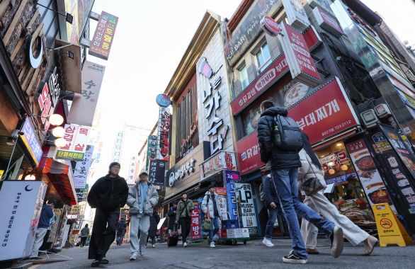 사진은 12일 음식점과 주점 등이 밀집된 서울 종로구 종각 젊음의 거리 모습. 2024.01.12.